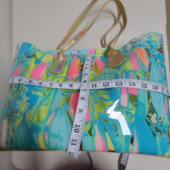 Lilly Pulitzer Breezy 2 Piece Tote Bag. - Picture 12 of 16
